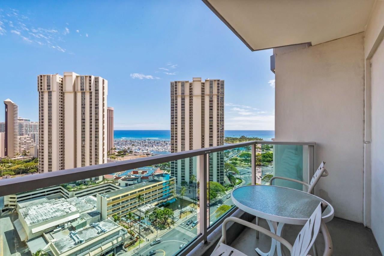 Castle At Ala Moana Hotel Honolulu Exterior photo